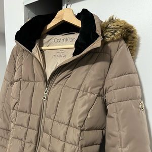 Excellent condition Calvin Klein winter jacket with faux hood. Size XS